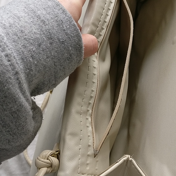 Vintage shoulder purse scallop detail - Picture 9 of 12